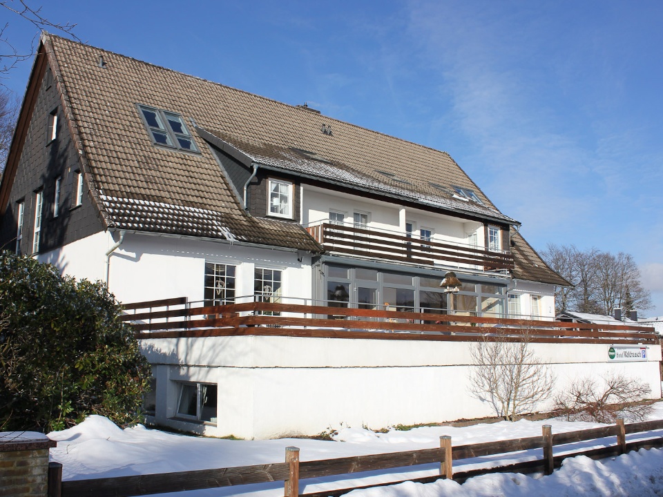 präsentiert sich mit neuer Fensterfront