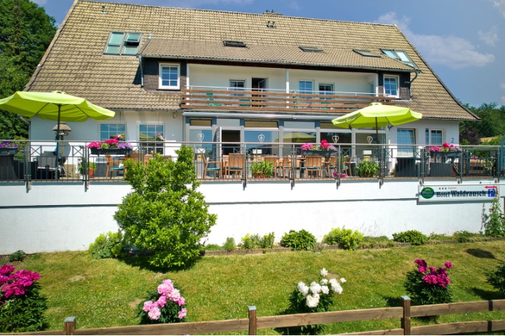 Genießen Sie den herrlichen Ausblick von der Terrasse im Hotel Waldrausch in Hahnenklee